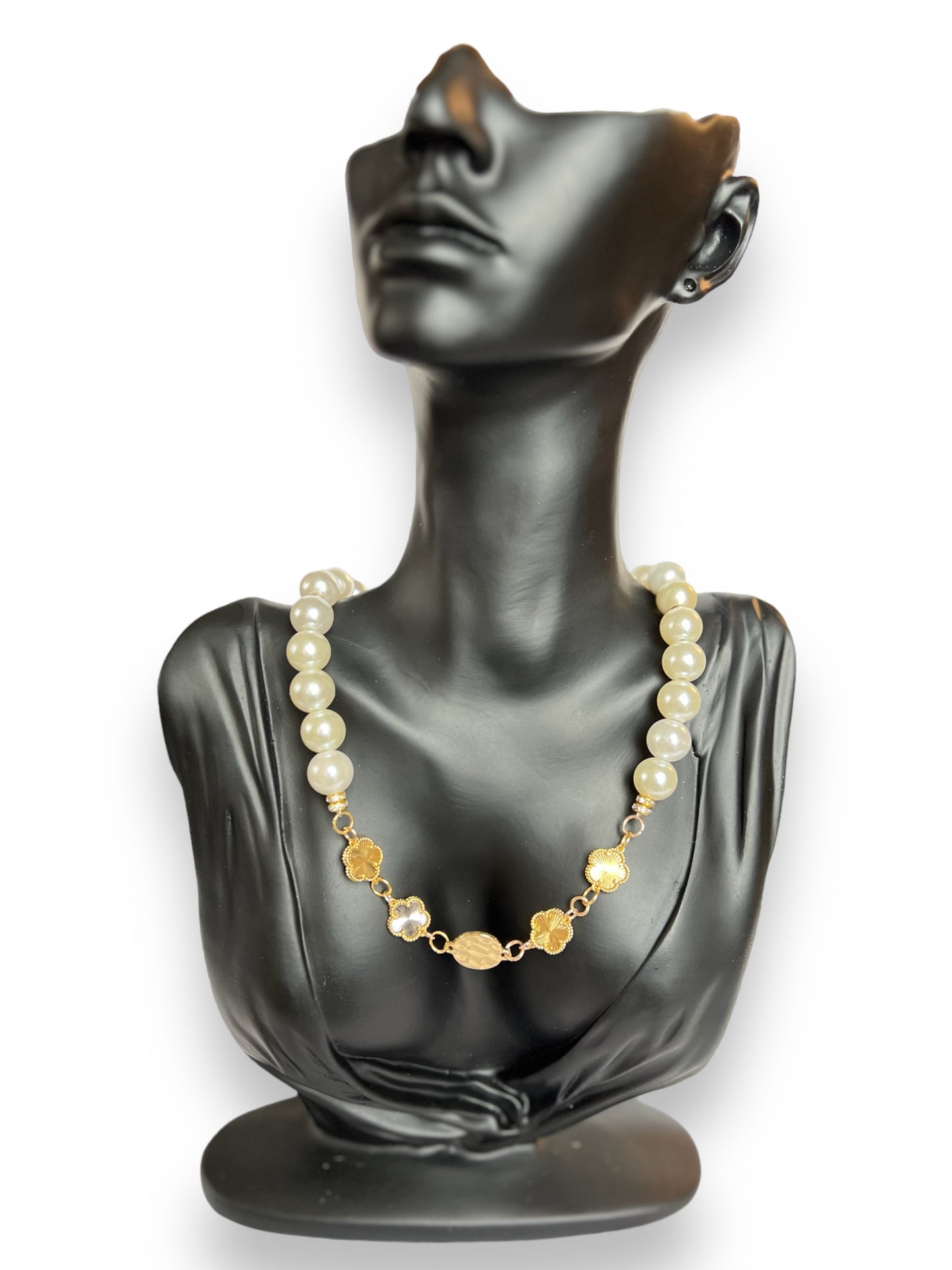 Marguerite Necklace